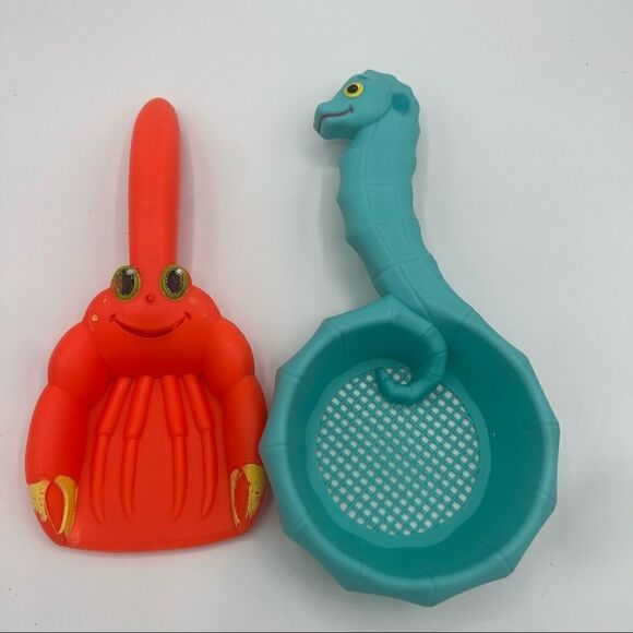 Melissa and Doug Sand Bucket and Playset - Picture 10 of 16